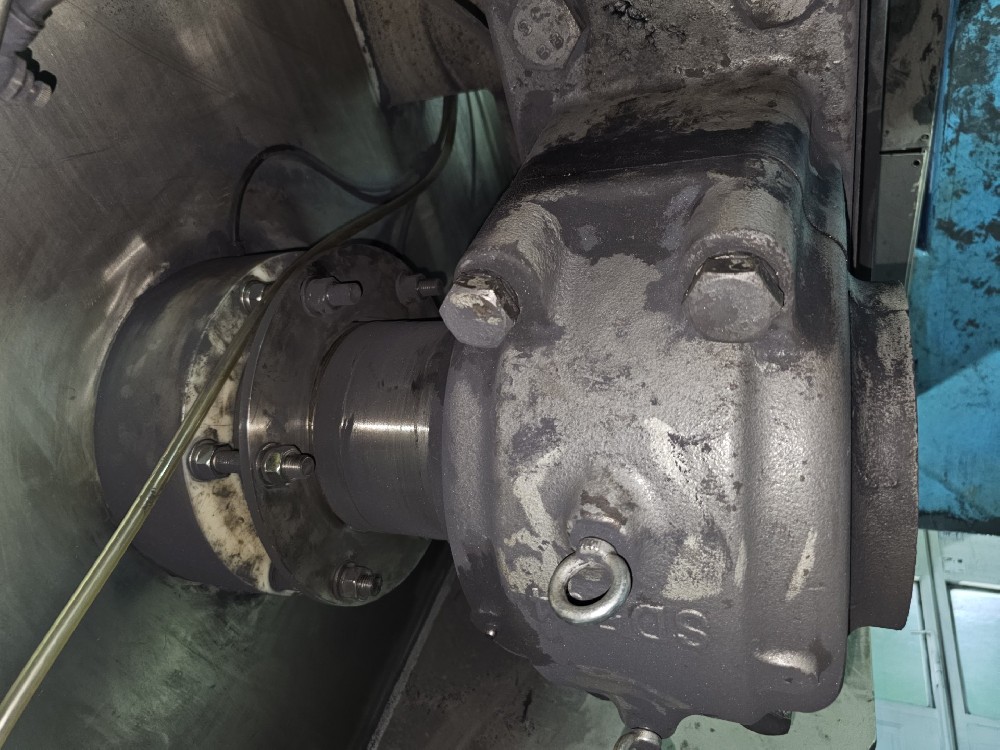 盤根密封在混合機設備上漏粉造成的危害